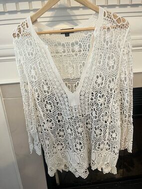 Brittany Black White Crochet Floral V-Neck Tunic